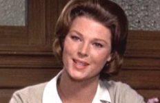 Look at this helpful, Not Married To James Garner face!